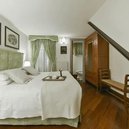Apartment Raffaello With Fireplace In Oltrarno Florence