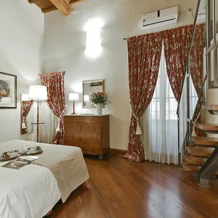 Apartment Raffaello With Fireplace In Oltrarno *