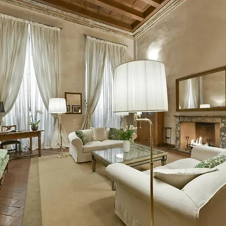 Apartment Raffaello With Fireplace In Oltrarno Florence