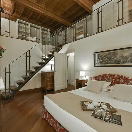 Raffaello With Fireplace In Oltrarno Apartment *