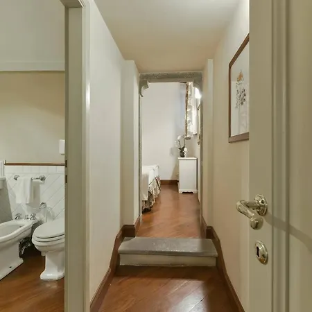 Apartment Raffaello With Fireplace In Oltrarno